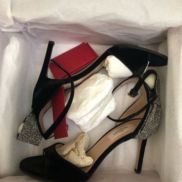 Valentino Garavani velvet high heels size 37 - Picture 2 of 4